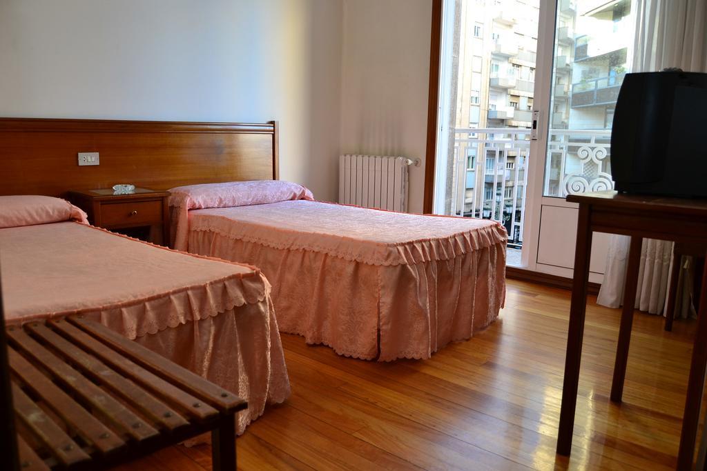 Pensión Residencia Buenos Aires Vigo Exterior foto